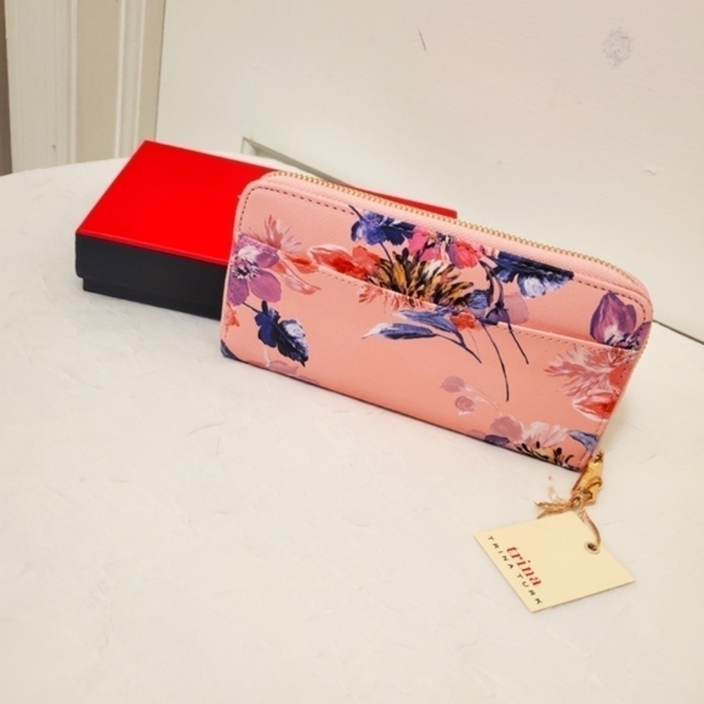 NWT Trina Turk Floral Zip close Accordian Wallet - Picture 1 of 7